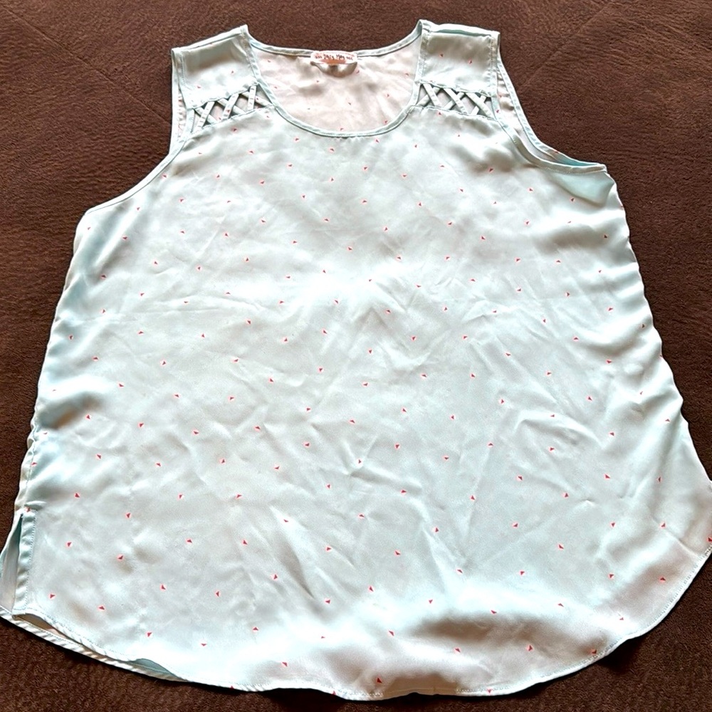 Wide shoulder blouse tank size L